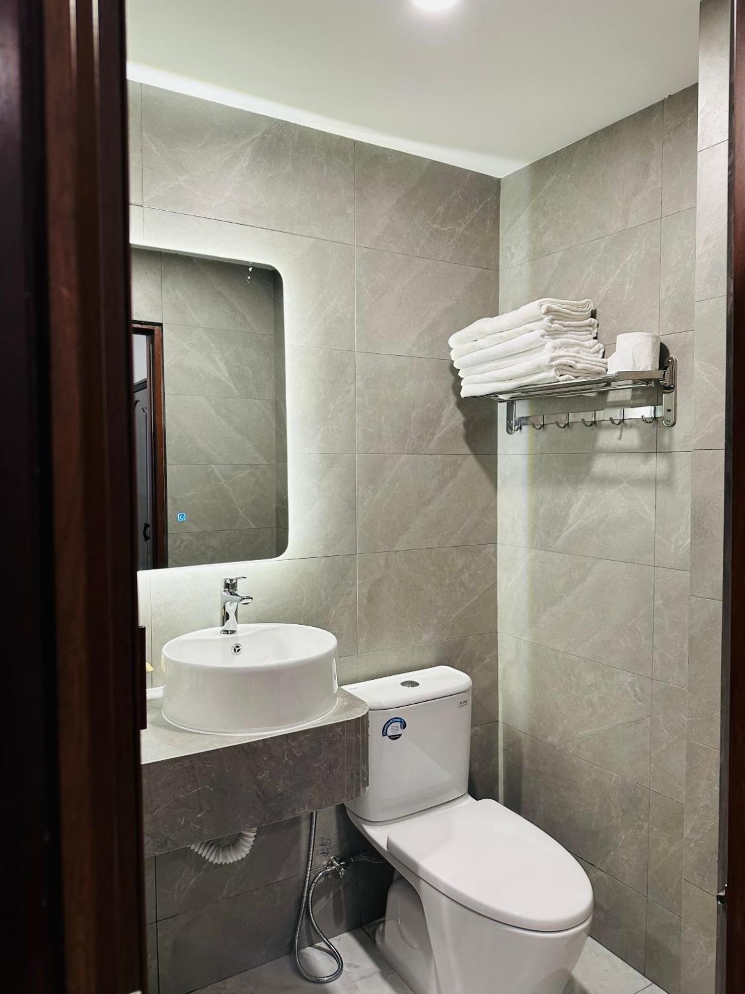 Phuong Nam Hotel An Giang Long Xuyên Esterno foto
